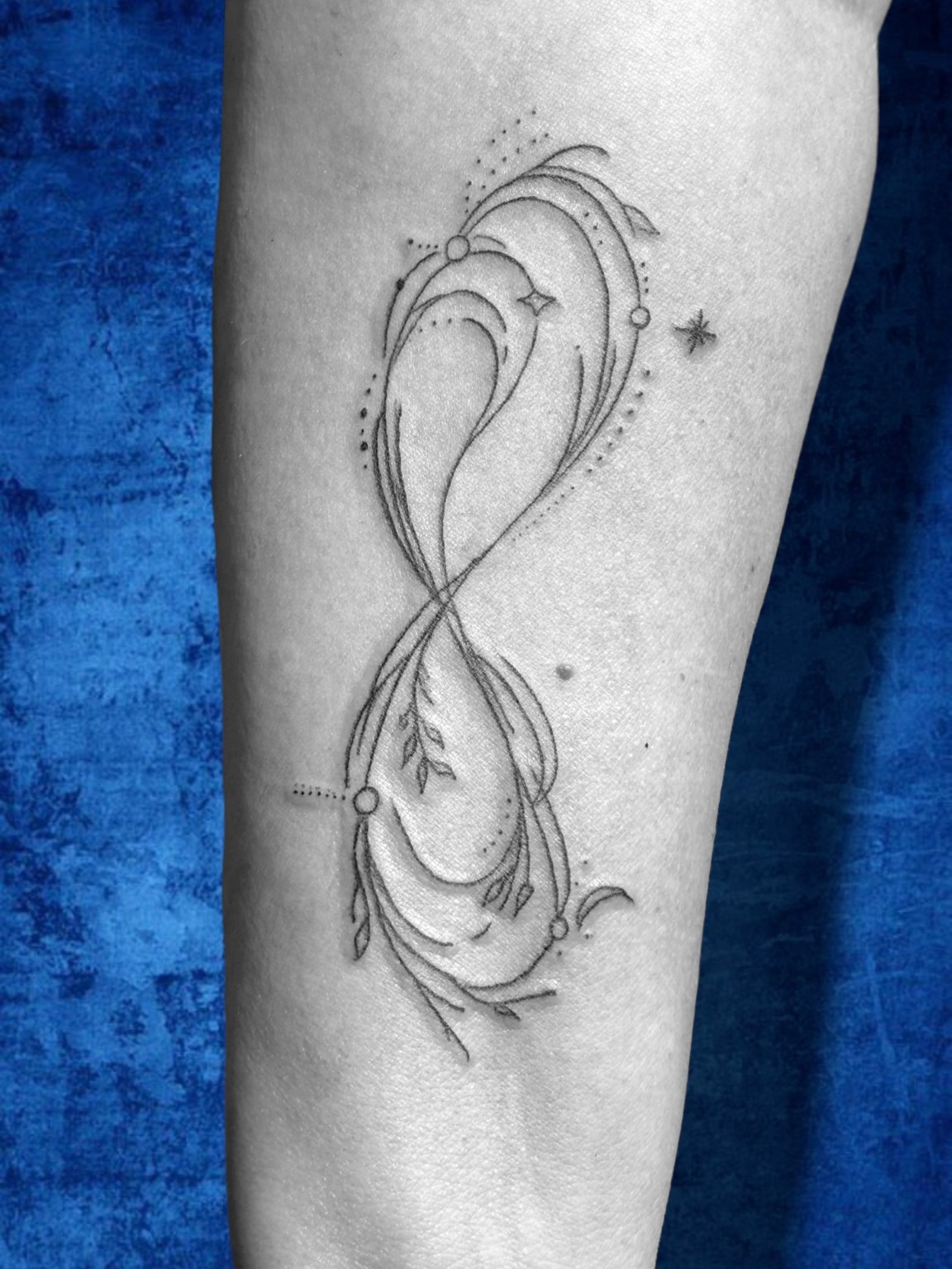 Tatouage fineline réalisé par Looping