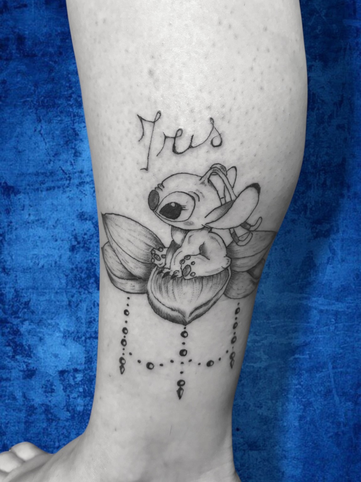 Tatouage fineline réalisé par Looping